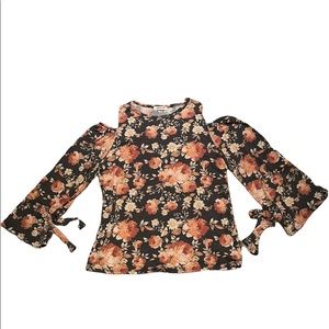 🌼Floral Cold Shoulder Top🌼